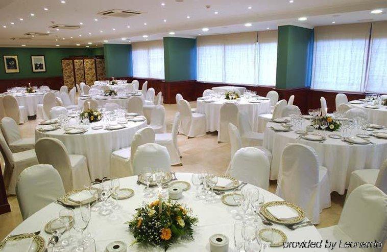 Husa Fornells Park Vilablareix المطعم الصورة